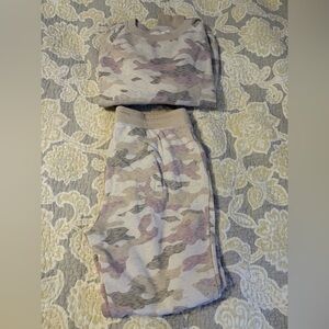 Old Navy Jogger Set - Beige and Cream Camouflage crew neck and jogger bottoms